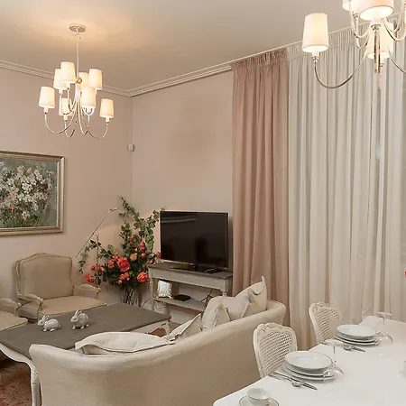 Wooden Aparthotel 5*
